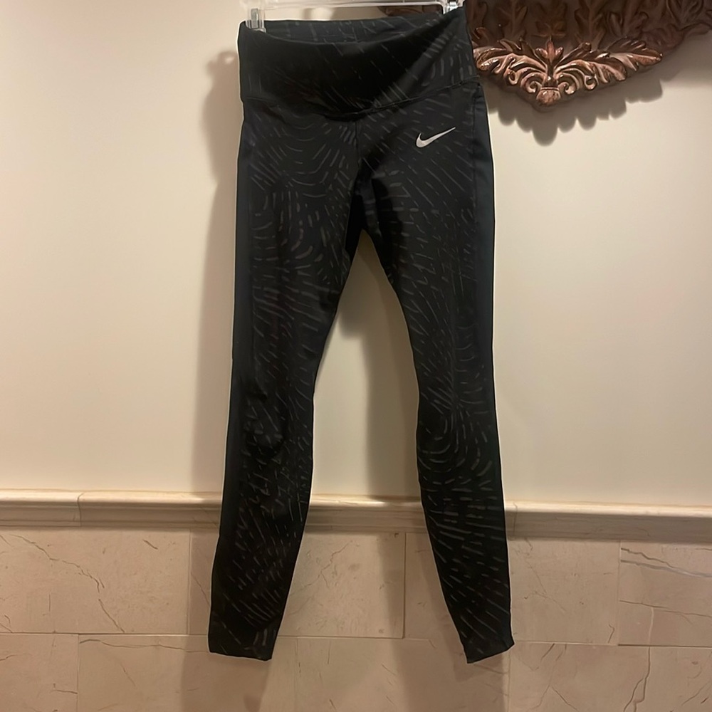 Nike dry fit small excellent used condition. No damage. Reflective pattern.